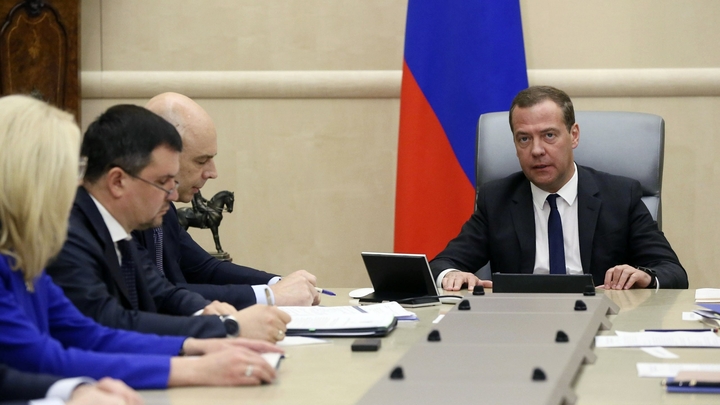 Медведев согласился оставить Мединского без первого зама