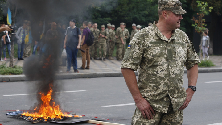 Рядом с Румынией украинские пограничники обстреляли толпу людей, трое ранены - видео