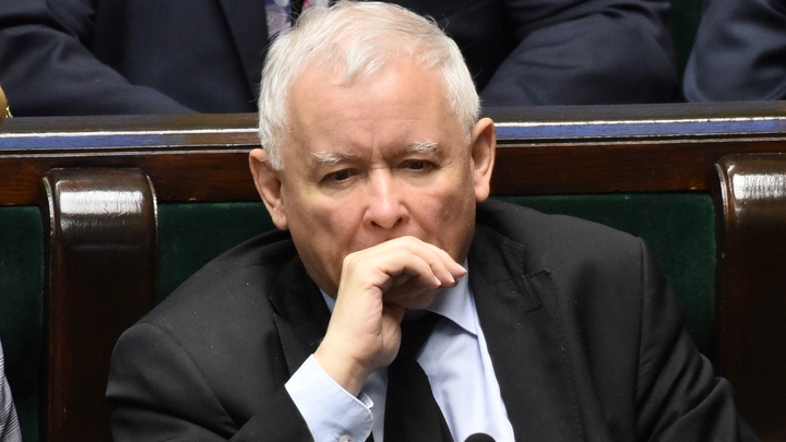 Атака на серого кардинала Польши: Ярослава Качиньского забросали яйцами