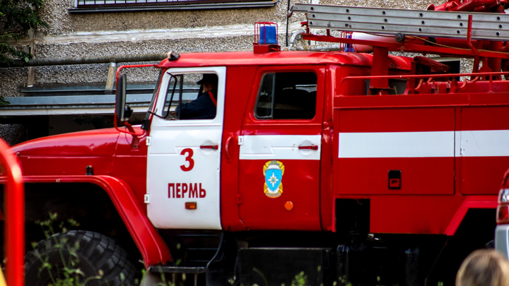 В центре Перми сгорел автомобиль