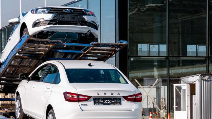 АвтоВАЗ требует заменять лобовое стекло на Lada Vesta в случае трещин