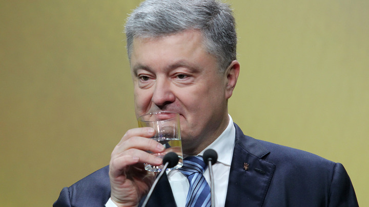 Спустя 4 года украинский журналист нашёл объяснение пьяному виду Порошенко