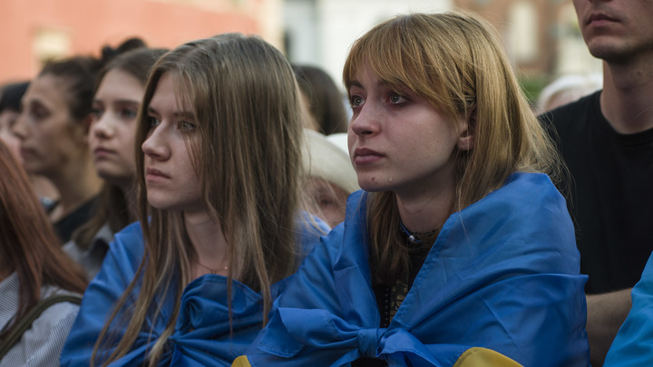 Мы приедем с танками и салом: Украинцы сменили просящий тон на угрозы. Европе не скрыться