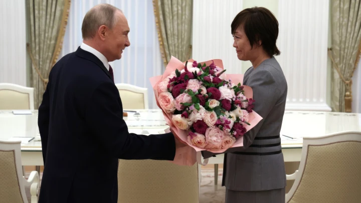 AS: в Японии удивились поведению Владимира Путина на встрече с вдовой Абэ