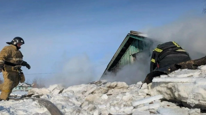 Мать трёх детей и двое мужчин погибли при пожаре в Новосибирской области