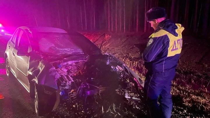 Двое взрослых и ребенок ранены в ДТП с грузовиком на свердловской трассе