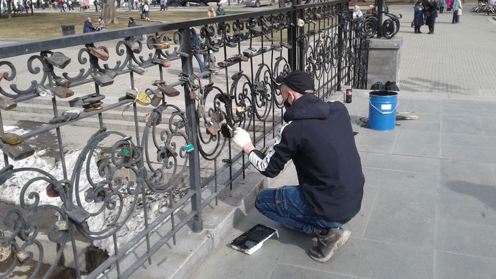 В Екатеринбурге устроят банный день для памятников