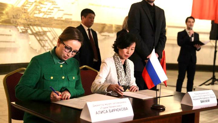 Музей «Горки Ленинские» прорубил окно в Китай