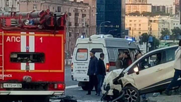 В Челябинске жестко столкнулись два легковых автомобиля