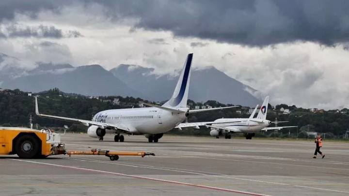 В аэропорт Сочи с запасных аэродромов вернулись 13 самолетов