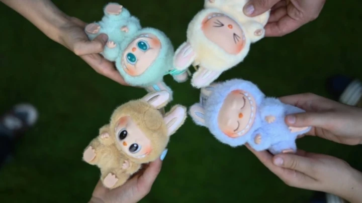 Создатель бренда Labubu вошел в десятку самых богатых миллиардеров Китая по версии Forbes