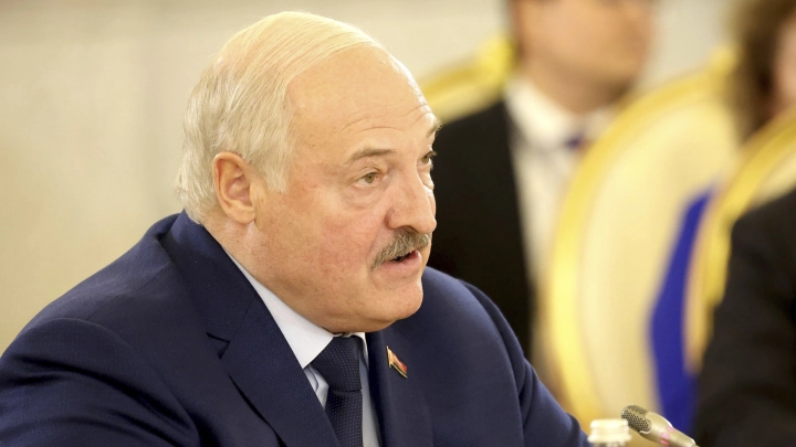 Лукашенко: прекратите рыдать и плакаться, всего у нас хватает