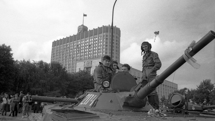 Правильный русский: где делать ударение в слове августовский
