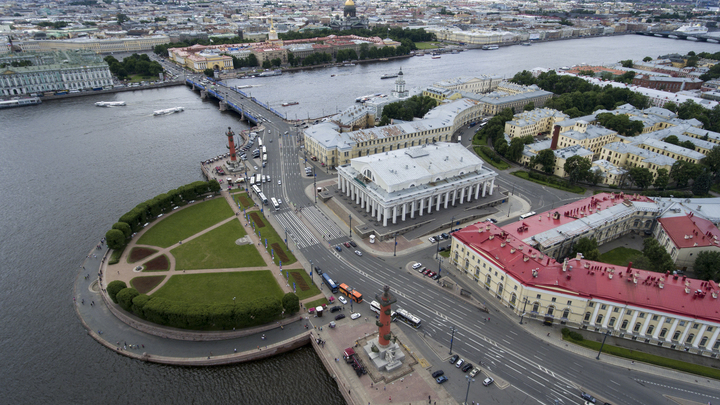 Как в Санкт-Петербурге отметили День города 2024: грандиозные концерты и гуляющие до утра жители