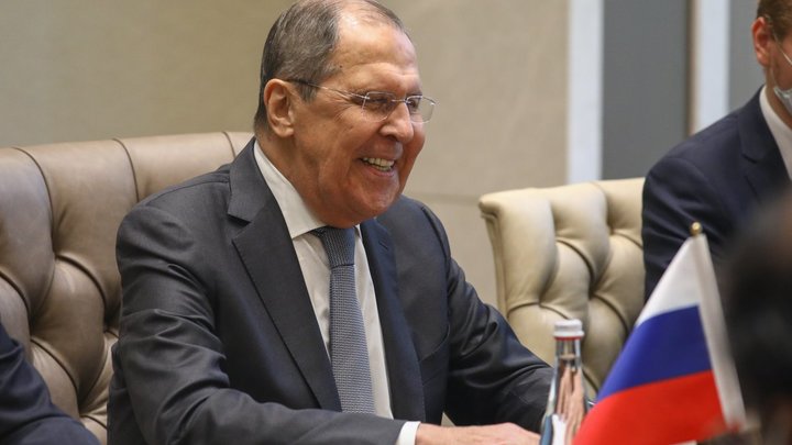Лавров с матерным выражением появился в Великобритании