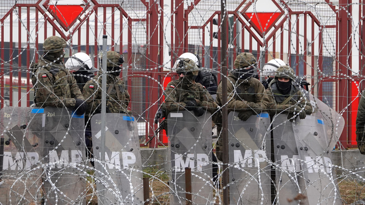 Русским журналистам досталось от польских пограничников, воюющих с мигрантами