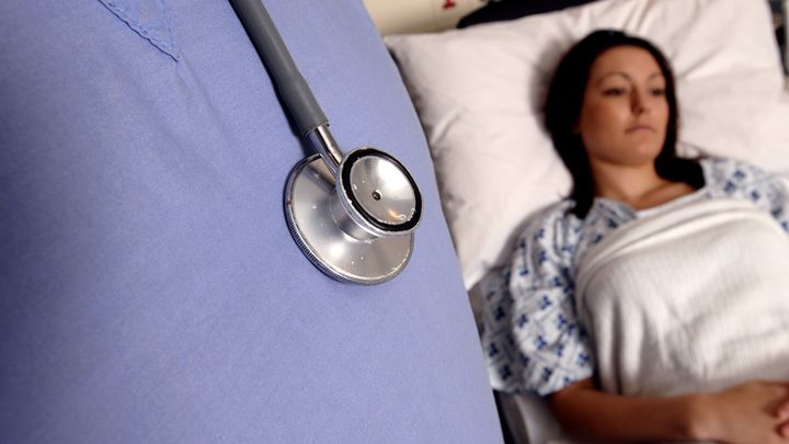 Пока не стало слишком поздно: Неочевидные симптомы рака щитовидки перечислили врачи