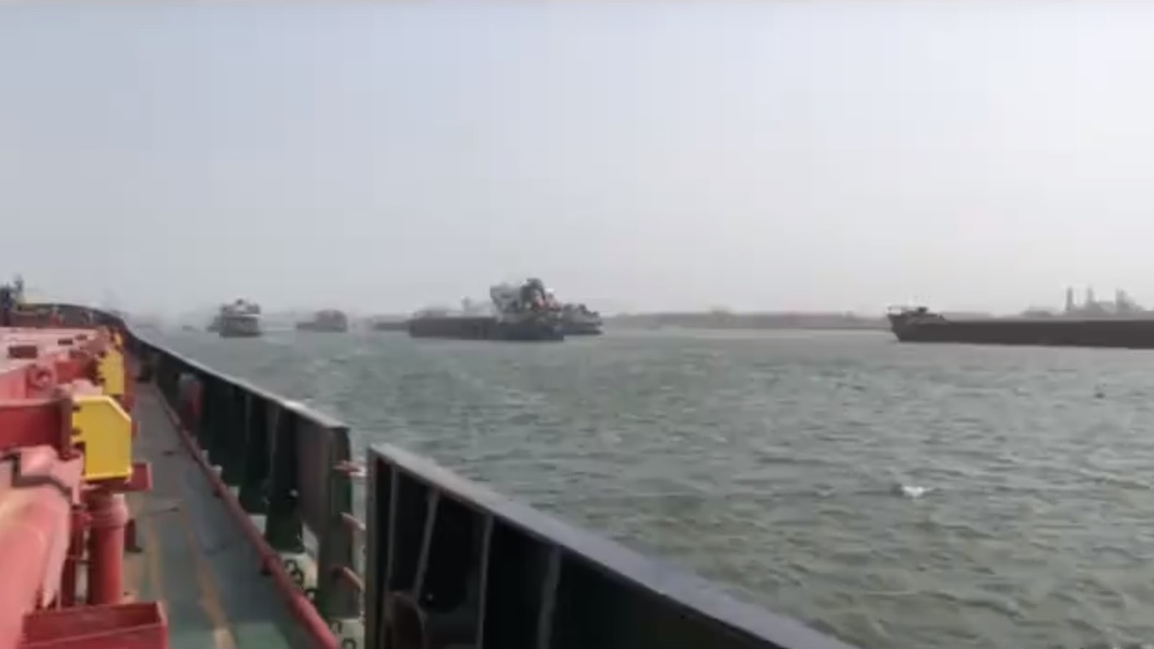 суда в ростовском порту. ктк порт ростов. ктк порт ростов. выносное причальное устройство. морской порт ростов-на-дону причалы.