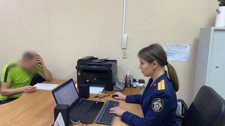 Домогался в подъезде: В Новосибирске задержали подозреваемого в педофилии