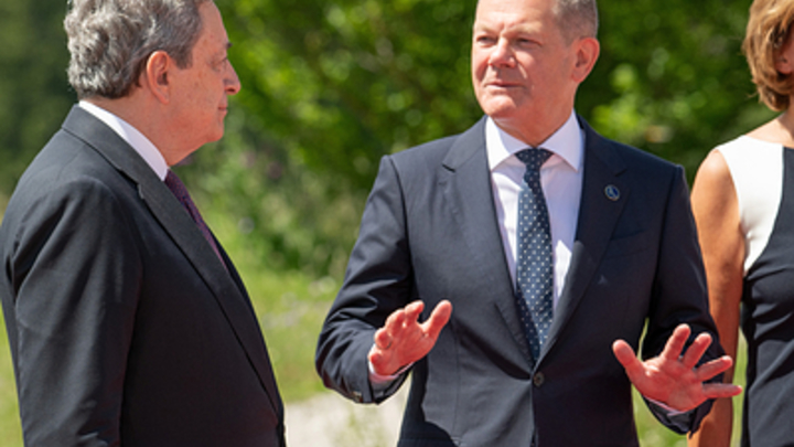 В Кремле отреагировали на возможные отставки лидеров Италии и Германии