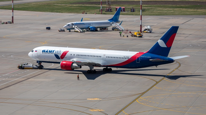 Самолёт авиакомпании Azur Air нарушил границу России и Китая