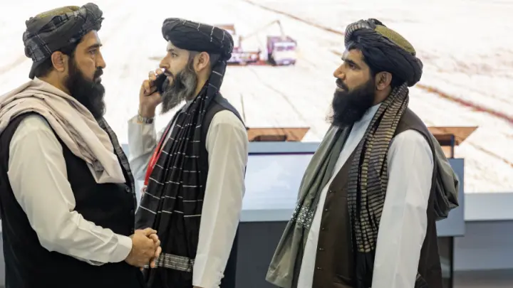 Мигрантов из Афганистана предлагают трудоустроить в России. А плюсы будут?