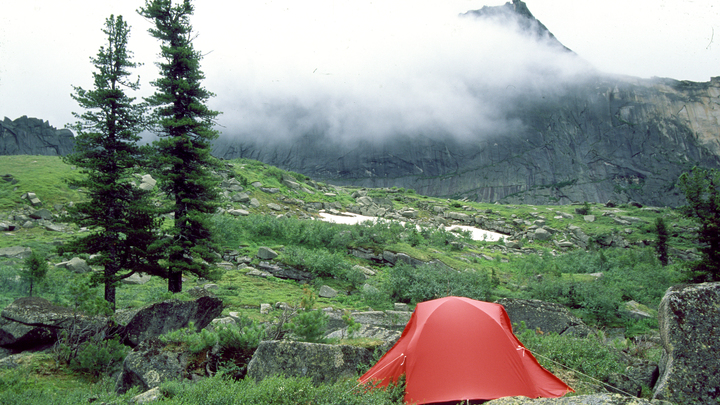 Учёные рассказали, почему отдых на природе делает человека более социальным