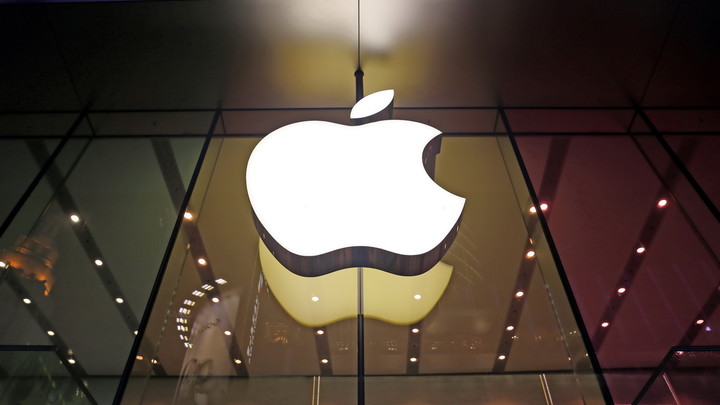 Apple осудят за ухудшение работы аккумулятора в айфонах