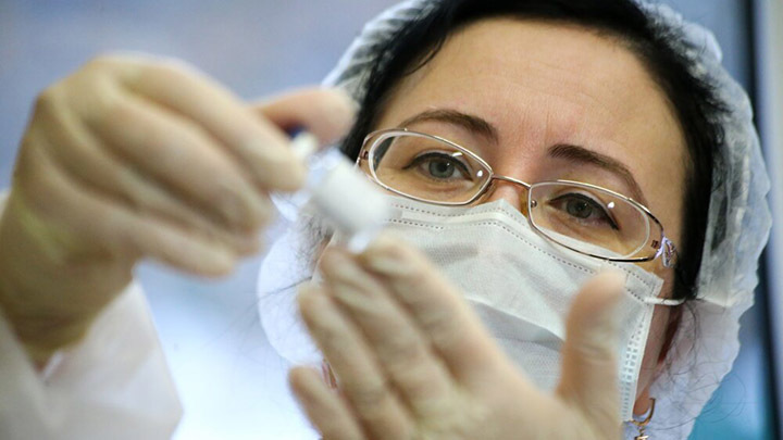 Вакцины нет, но вы держитесь: В России нечем лечить смертельно опасные болезни