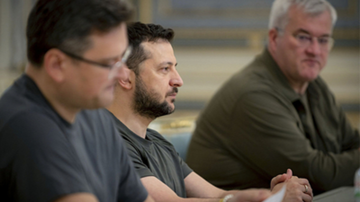 Зеленский предчувствует поражение: Президент Украины призвал к всеобщей эвакуации