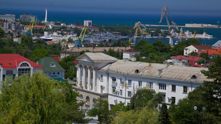 Губернатор Развожаев призвал жителей центра Севастополя покинуть дома