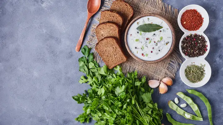 Вкусный и сытный праздник: День окрошки 30 мая. Три рецепта холодного супа