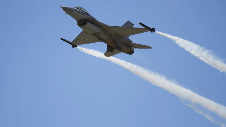 Причины крушения украинского F-16: У военкоров три версии. Одна хуже другой