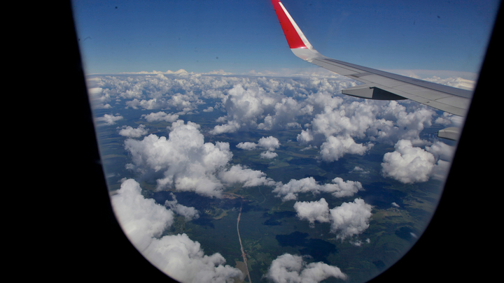 Попросил помощи у многодетной матери: Пилот рассказал, как он принимал роды прямо во время полёта