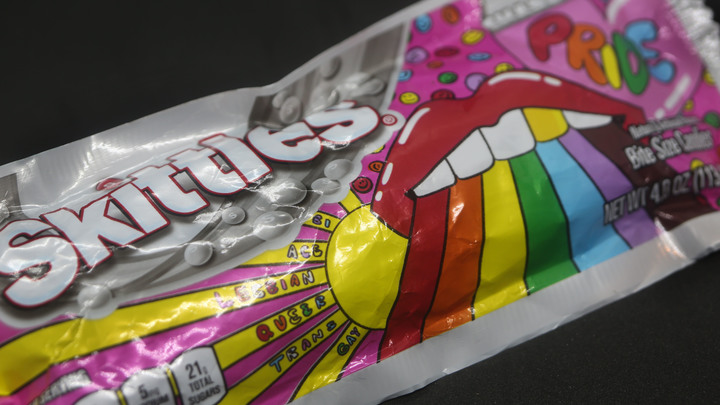Популярные конфеты Skittles требуют запретить в России