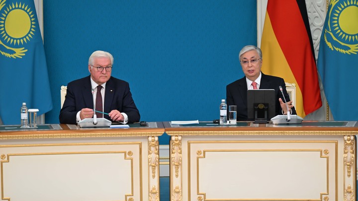 Токаев прокомментировал санкционную позицию Казахстана по России