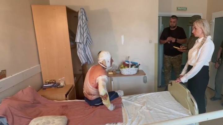 Жена самарского генерала Екатерина Колотовкина встретилась в луганской больнице с земляками
