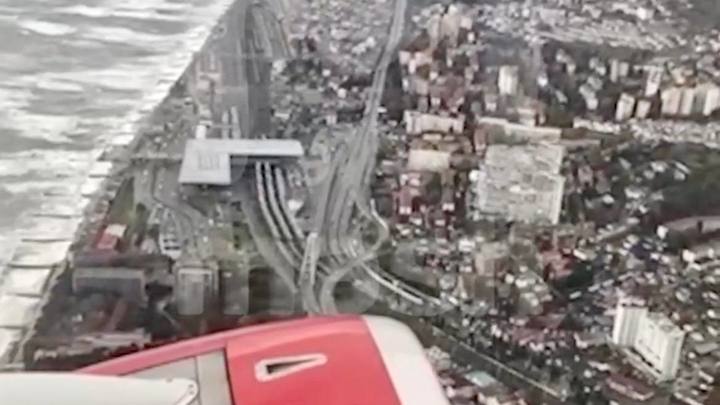 Самолёт авиакомпании Россия экстренно сел в Сочи из-за низкого остатка топлива