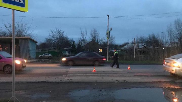 В Ростовской области на трассе легковой автомобиль на скорости снёс 16-летнего подростка