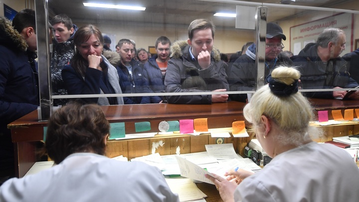 Сложность дозвона до нижегородских поликлиник в Минздраве объясняют повышенной нагрузкой на врачей