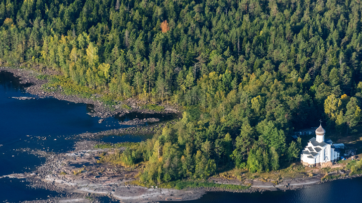 Путин и Лукашенко поклонились мощам основателей Северного Афона