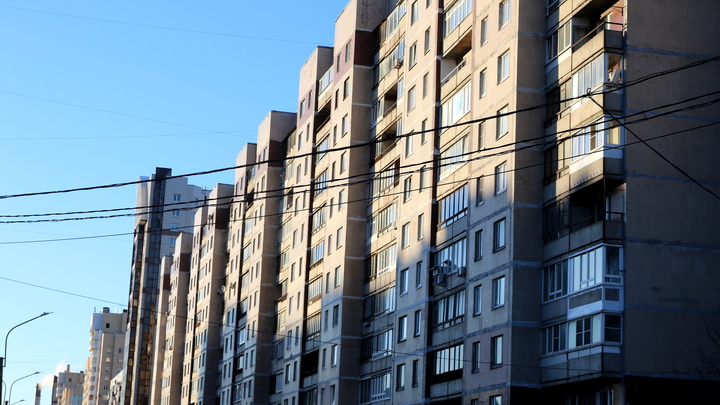 В Подмосковье годовалый ребёнок упал с высоты четвёртого этажа и выжил