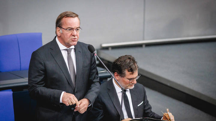 Глава Минобороны Германии призвал немцев готовиться к войне и назвал её срок