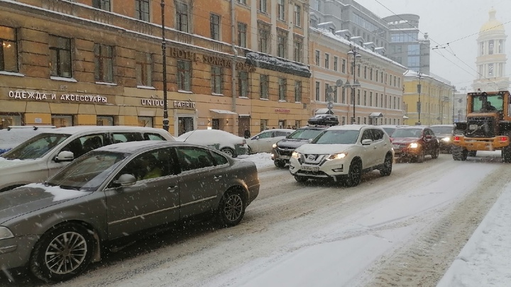 В Петербурге перекрыли КАД из-за саммита глав стран СНГ: город сковали семибалльные пробки