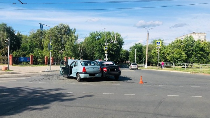 В Новокуйбышевске столкнулись Renault и Lada. Четверо пострадали