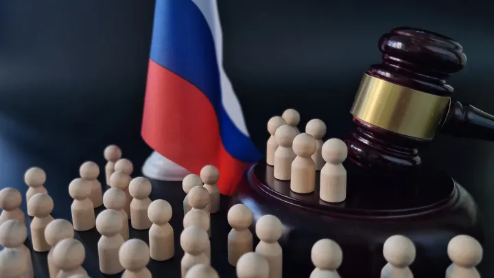 К судившемуся с пенсионеркой кубанскому чиновнику пришли силовики