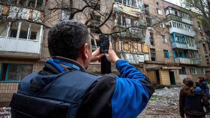 У правоохранителей есть вопросы: МИД ДНР заподозрил наблюдателя ОБСЕ в противоправной деятельности