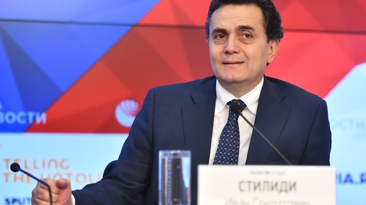 Главный онколог России констатировал, что курение усиливает вред алкоголя