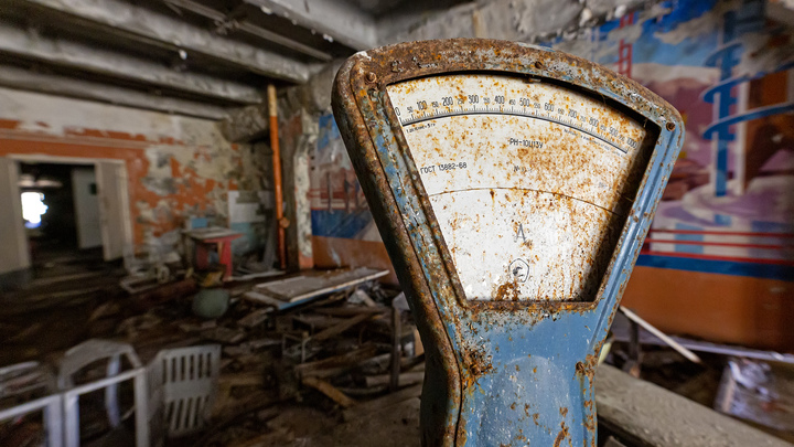 Тотальное пьянство и ящики с водкой: Правду о Чернобыле в сериале HBO подменили кучей стереотипов