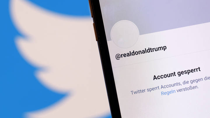 Сам не смог, попросил союзников: Трамп умоляет конгрессменов строчить посты в соцсетях